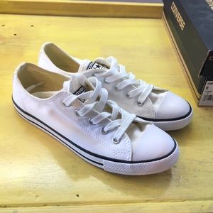 NEw Size 6 White Converse Sneakers